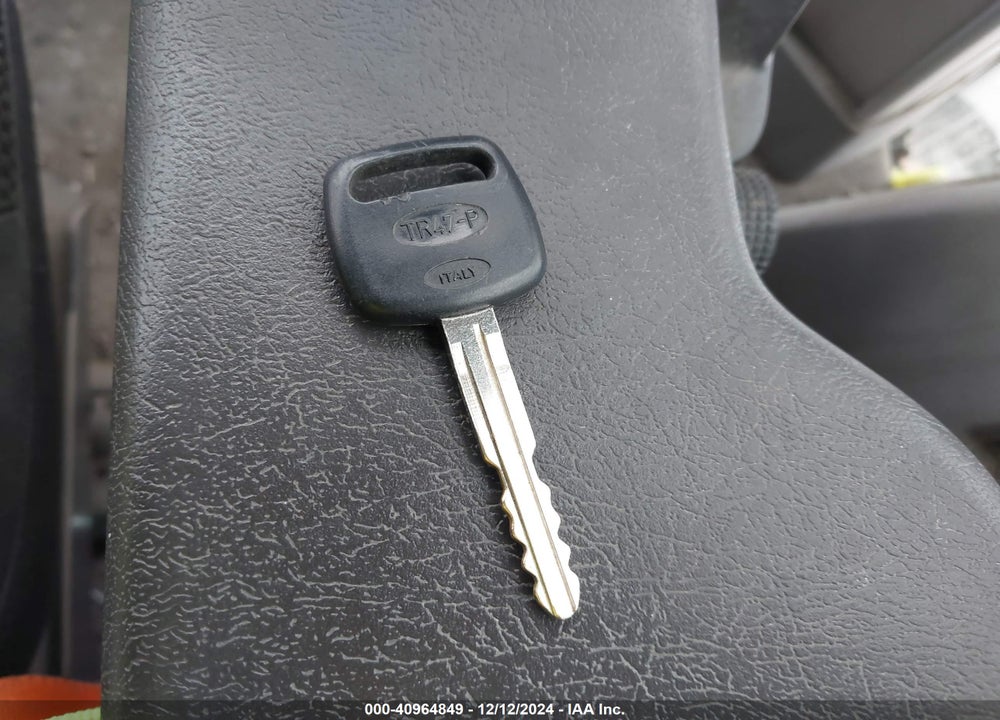 2000 TOYOTA CAMRY LE VIN: 4T1BG22K7YU644707