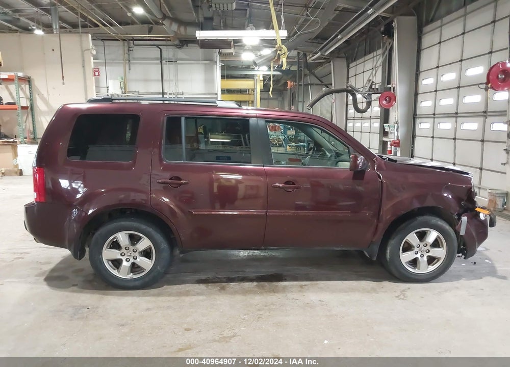 2011 HONDA PILOT EX VIN: 5FNYF4H40BB097088