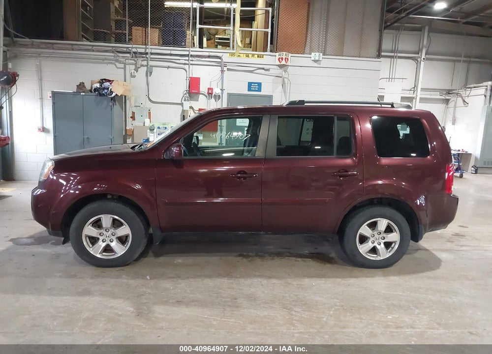 2011 HONDA PILOT EX VIN: 5FNYF4H40BB097088