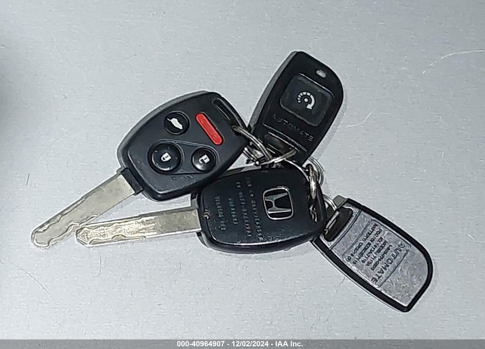 2011 HONDA PILOT EX VIN: 5FNYF4H40BB097088