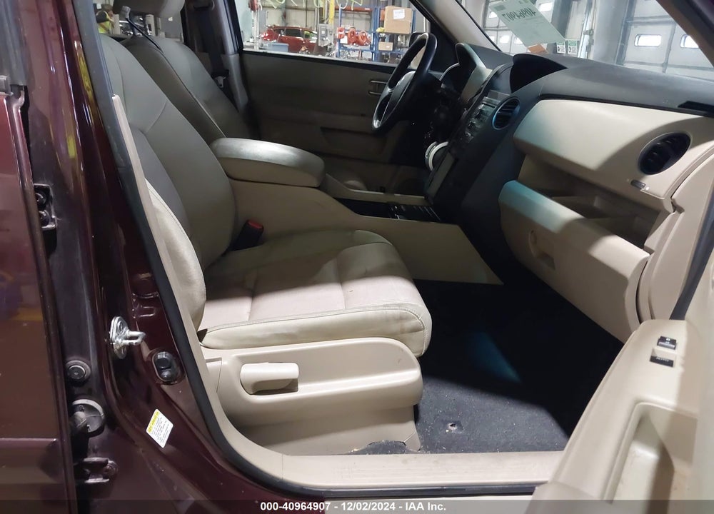 2011 HONDA PILOT EX VIN: 5FNYF4H40BB097088