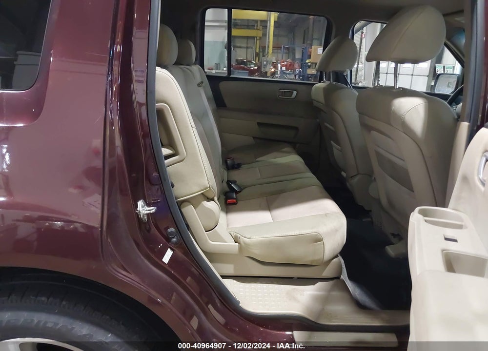 2011 HONDA PILOT EX VIN: 5FNYF4H40BB097088