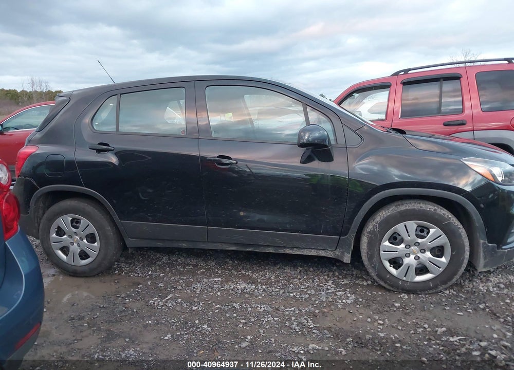 2018 CHEVROLET TRAX LS VIN: 3GNCJKSB8JL263773