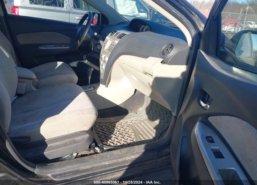 2007 TOYOTA YARIS VIN: JTDBT923071179981