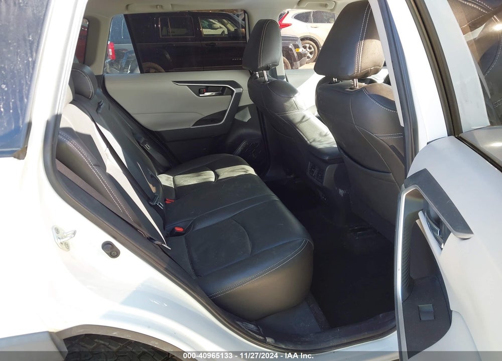 2019 TOYOTA RAV4 XLE VIN: 2T3P1RFV1KC052496