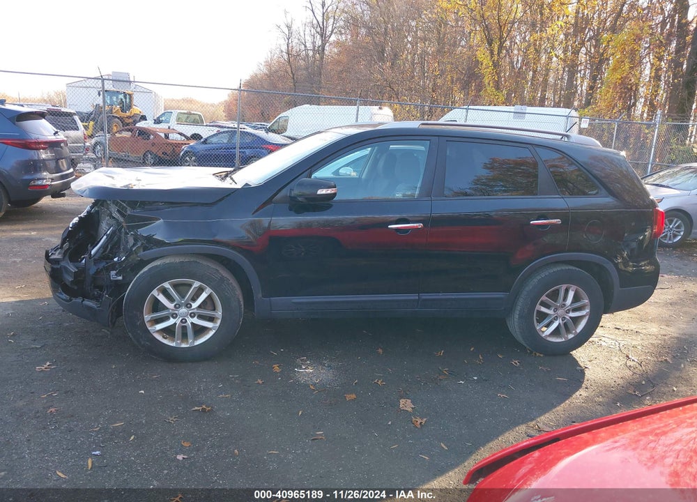 2014 KIA SORENTO LX VIN: 5XYKT4A67EG482624