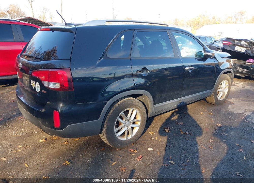 2014 KIA SORENTO LX VIN: 5XYKT4A67EG482624