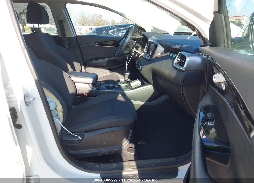 2019 KIA SORENTO VIN: 5XYPG4A37KG548813