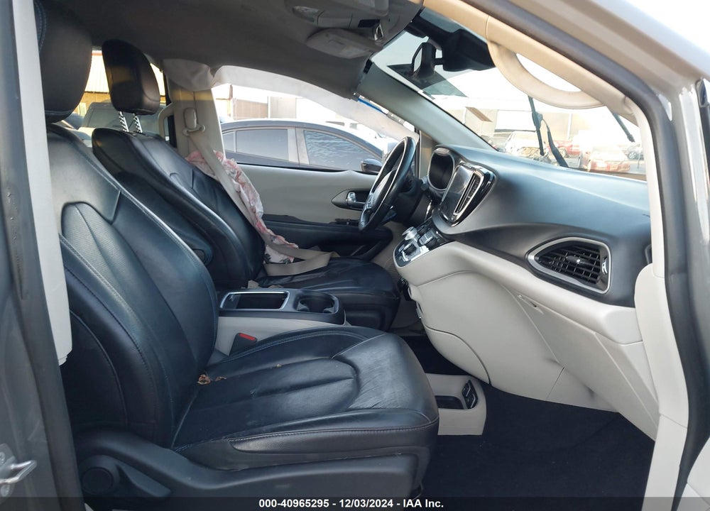 2021 CHRYSLER PACIFICA TOURING L VIN: 2C4RC1BG8MR585176