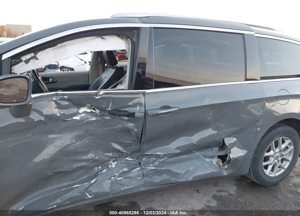 2021 CHRYSLER PACIFICA TOURING L VIN: 2C4RC1BG8MR585176