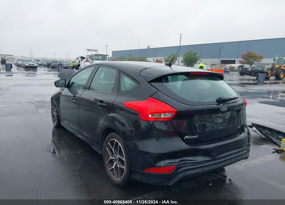 2015 FORD FOCUS SE VIN: 1FADP3K28FL349417