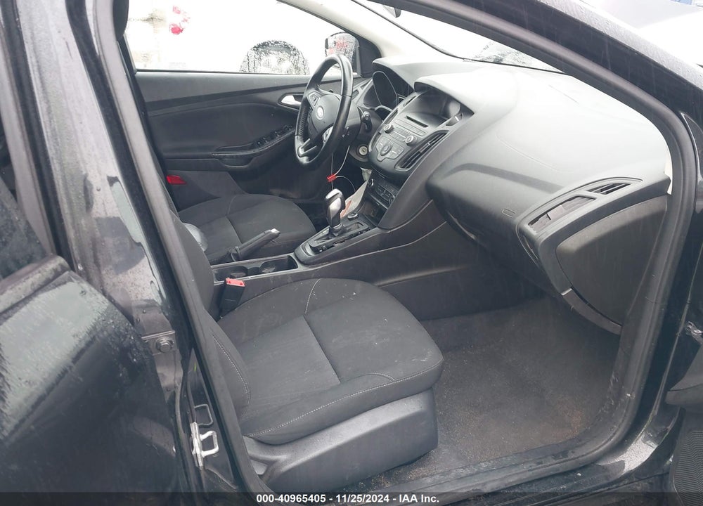 2015 FORD FOCUS SE VIN: 1FADP3K28FL349417