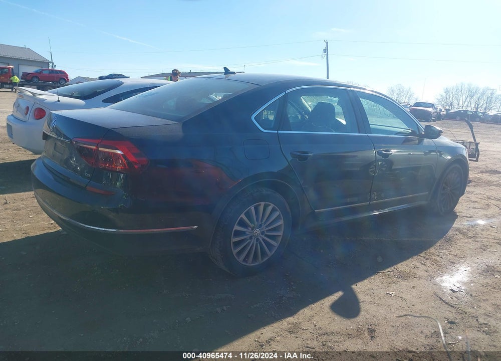 2017 VOLKSWAGEN PASSAT VIN: 1VWBT7A3XHC030308