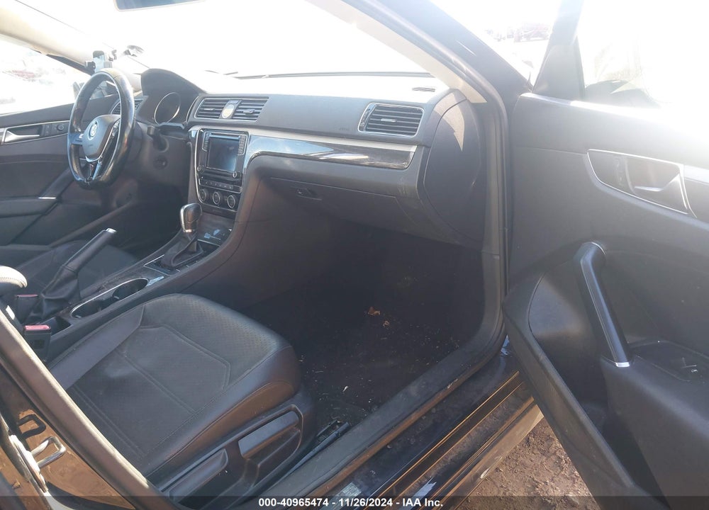 2017 VOLKSWAGEN PASSAT VIN: 1VWBT7A3XHC030308