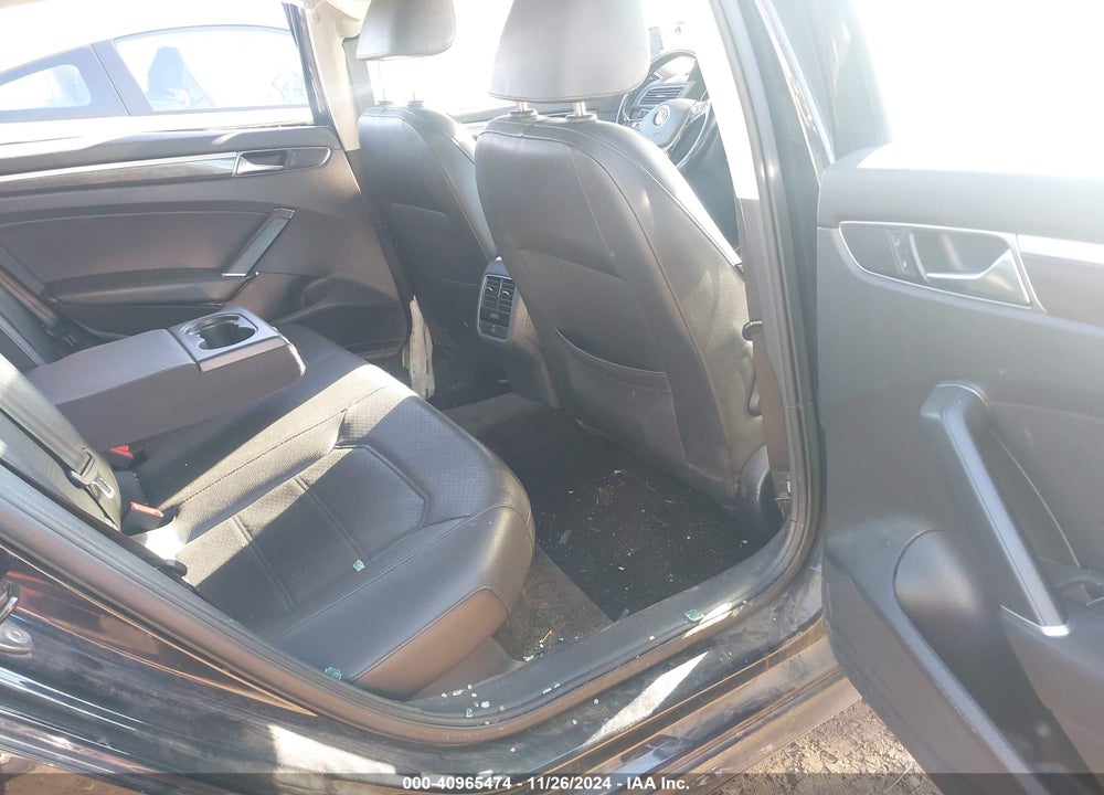 2017 VOLKSWAGEN PASSAT VIN: 1VWBT7A3XHC030308