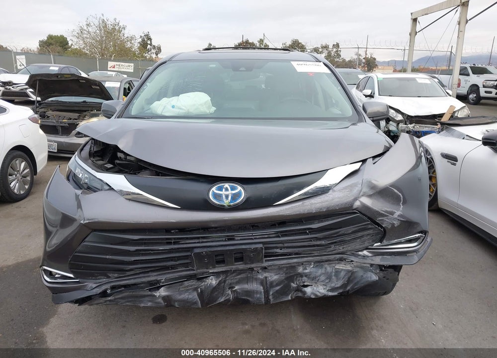 2024 TOYOTA SIENNA XLE VIN: 5TDJRKEC1RS214644
