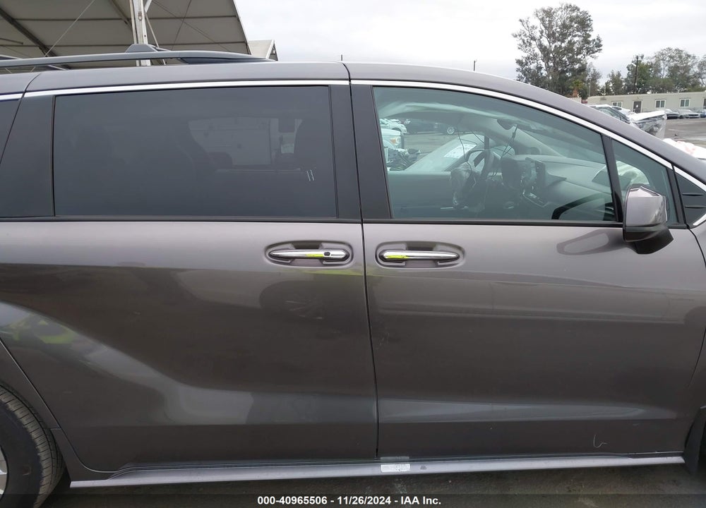 2024 TOYOTA SIENNA XLE VIN: 5TDJRKEC1RS214644