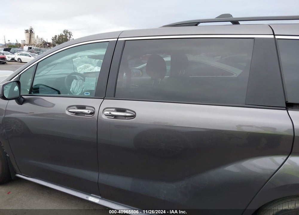 2024 TOYOTA SIENNA XLE VIN: 5TDJRKEC1RS214644