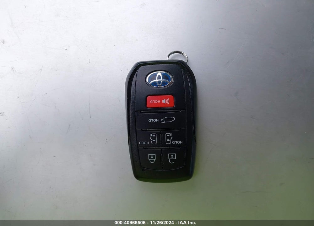 2024 TOYOTA SIENNA XLE VIN: 5TDJRKEC1RS214644