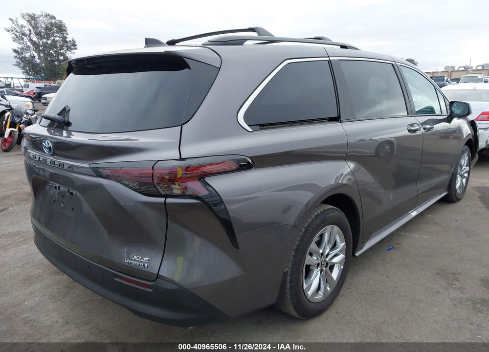 2024 TOYOTA SIENNA XLE VIN: 5TDJRKEC1RS214644