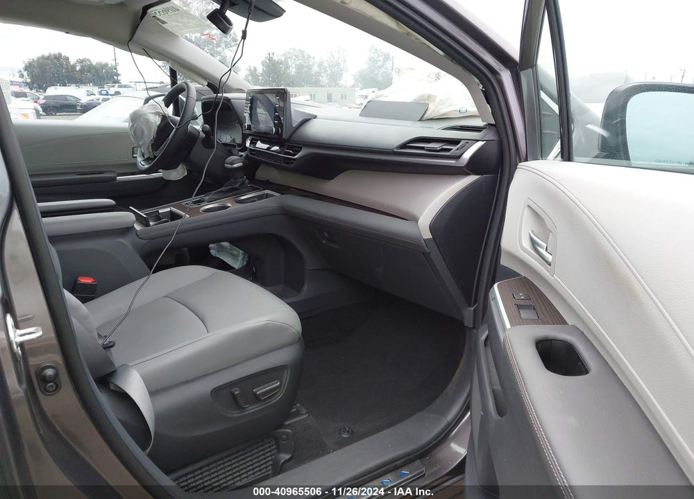 2024 TOYOTA SIENNA XLE VIN: 5TDJRKEC1RS214644