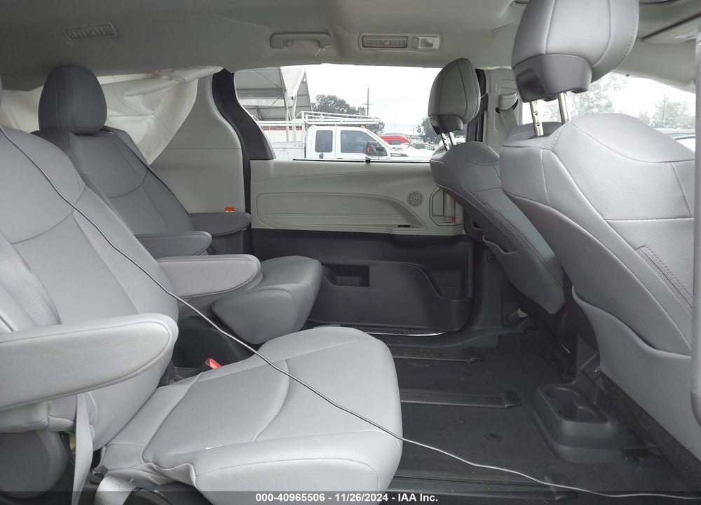 2024 TOYOTA SIENNA XLE VIN: 5TDJRKEC1RS214644