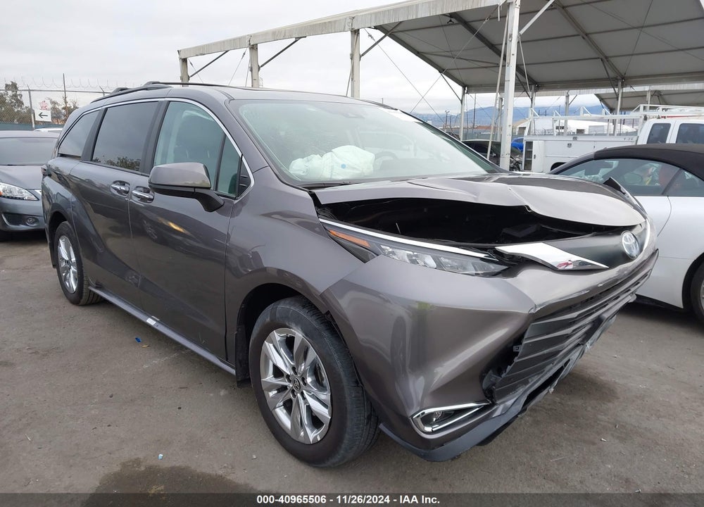 2024 TOYOTA SIENNA XLE VIN: 5TDJRKEC1RS214644