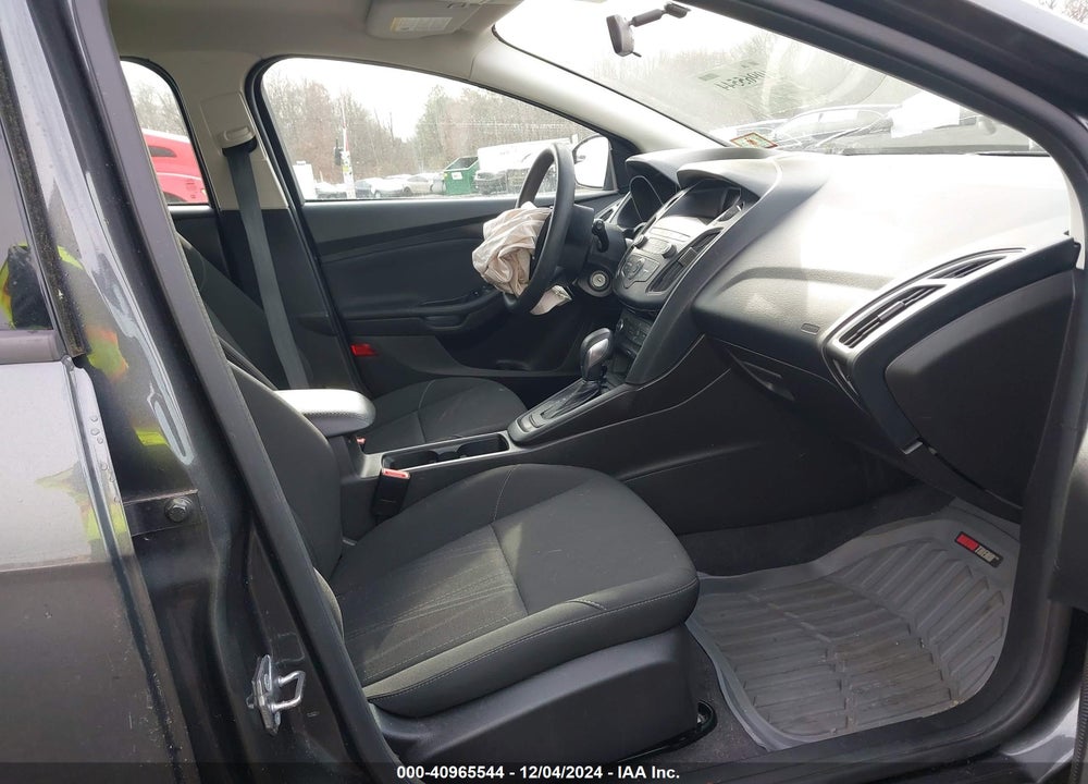 2018 FORD FOCUS SE VIN: 1FADP3K20JL283938
