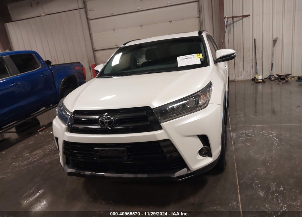 2019 TOYOTA HIGHLANDER SE VIN: 5TDJZRFH2KS624023