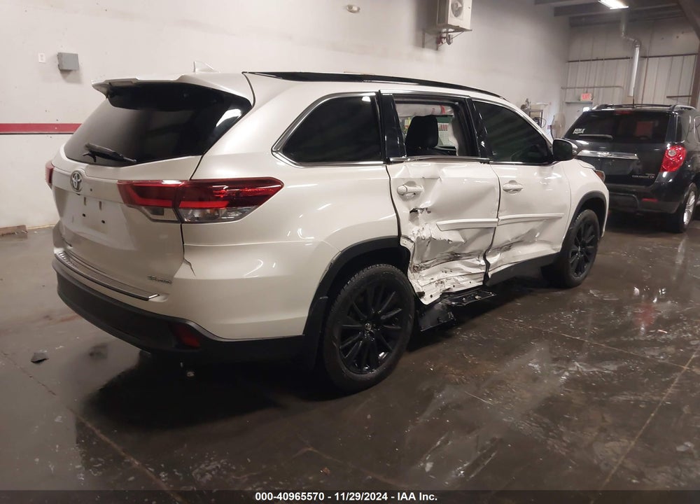 2019 TOYOTA HIGHLANDER SE VIN: 5TDJZRFH2KS624023