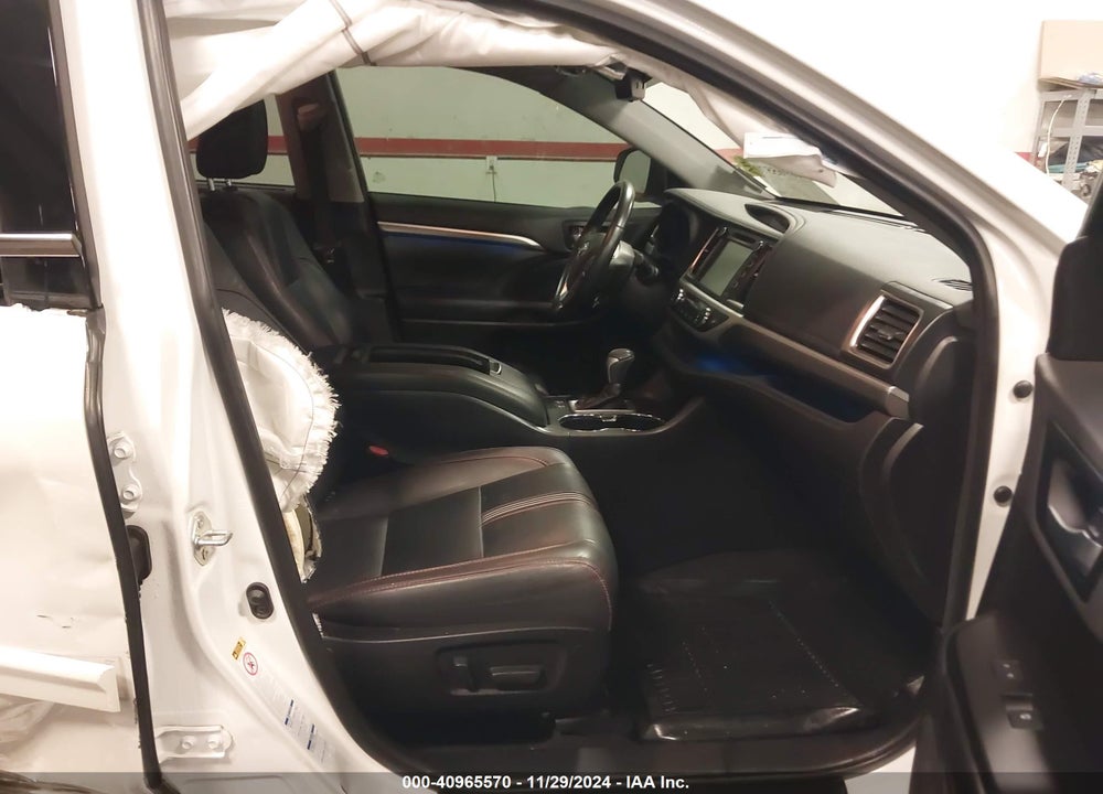 2019 TOYOTA HIGHLANDER SE VIN: 5TDJZRFH2KS624023