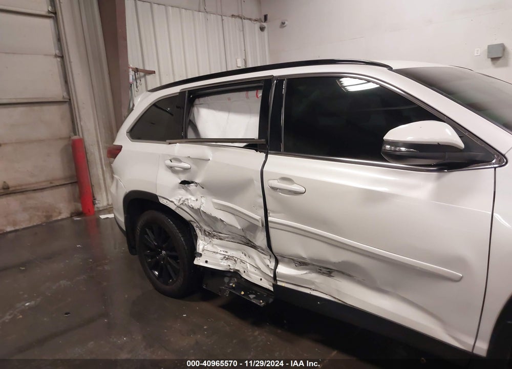 2019 TOYOTA HIGHLANDER SE VIN: 5TDJZRFH2KS624023