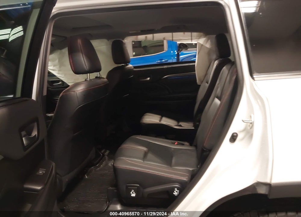 2019 TOYOTA HIGHLANDER SE VIN: 5TDJZRFH2KS624023