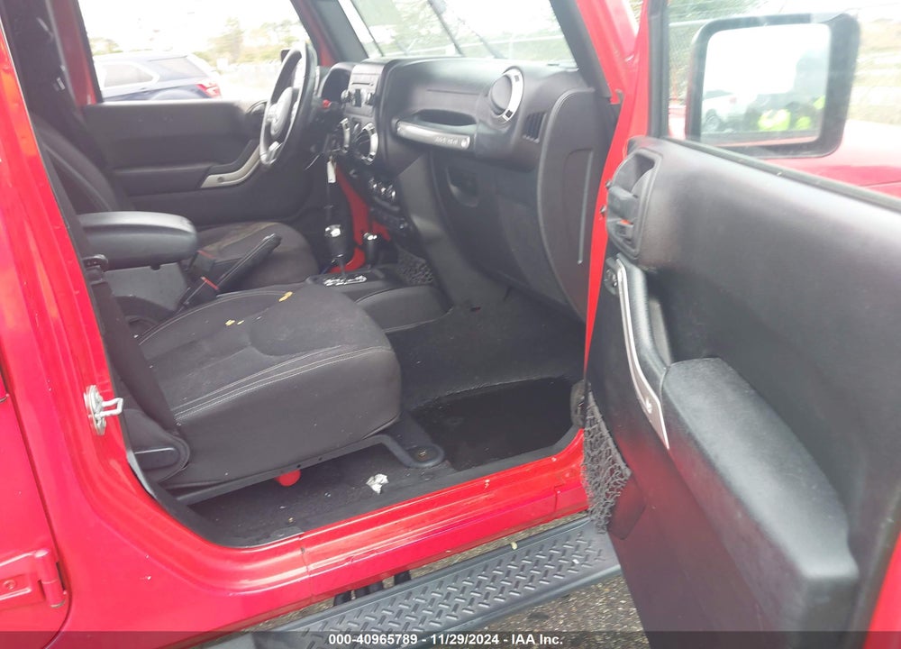 2015 JEEP WRANGLER UNLIMITED SAHARA VIN: 1C4BJWEG4FL668986