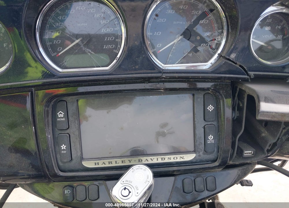 2014 HARLEY-DAVIDSON FLHTCUTG TRI GLIDE ULTRA VIN: 1HD1MAL19EB852392