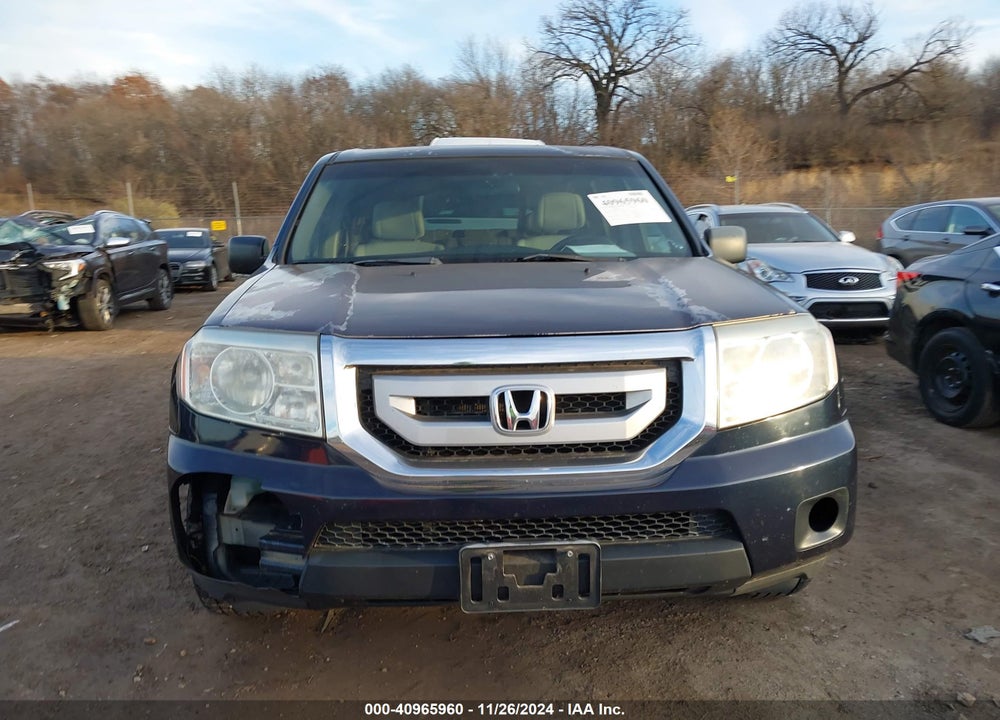 2011 HONDA PILOT LX VIN: 5FNYF4H2XBB025605