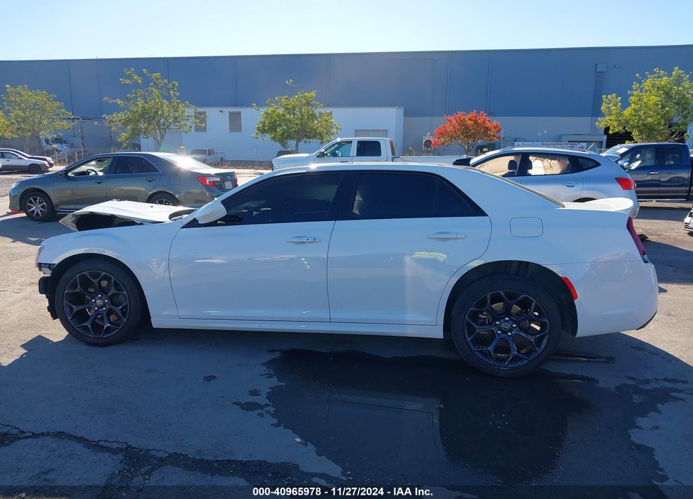 2019 CHRYSLER 300 VIN: 2C3CCABT5KH602364