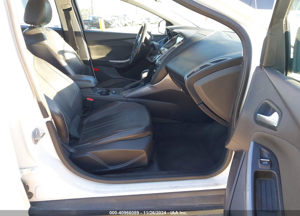 2014 FORD FOCUS TITANIUM VIN: 1FADP3J25EL300238