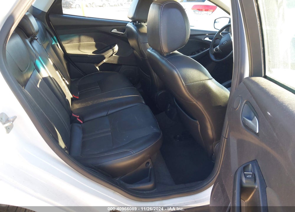 2014 FORD FOCUS TITANIUM VIN: 1FADP3J25EL300238