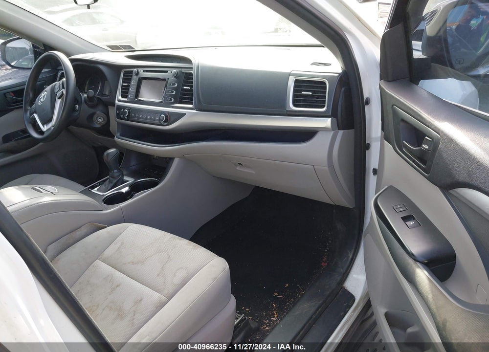 2016 TOYOTA HIGHLANDER LE V6 VIN: 5TDBKRFH1GS327504