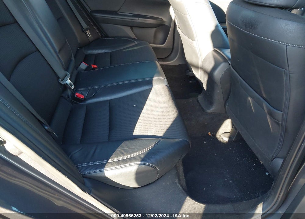 2017 HONDA ACCORD VIN: 1HGCR2F50HA133818