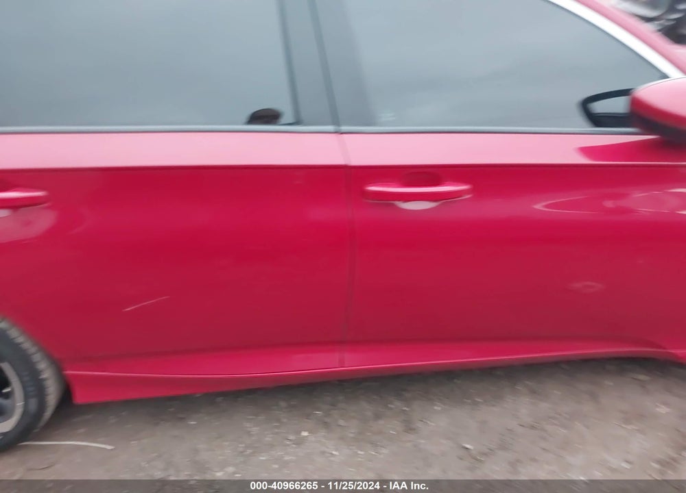 2018 HONDA ACCORD VIN: 1HGCV1F32JA156477