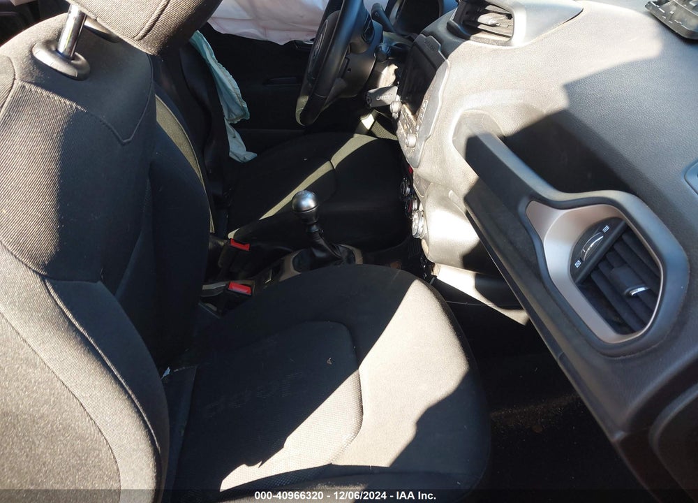 2016 JEEP RENEGADE LATITUDE VIN: ZACCJABW1GPE18766