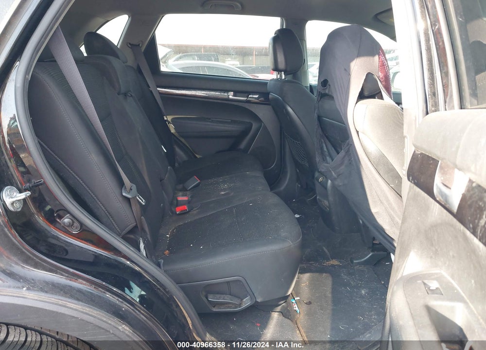 2014 KIA SORENTO LX VIN: 5XYKT3A62EG539189