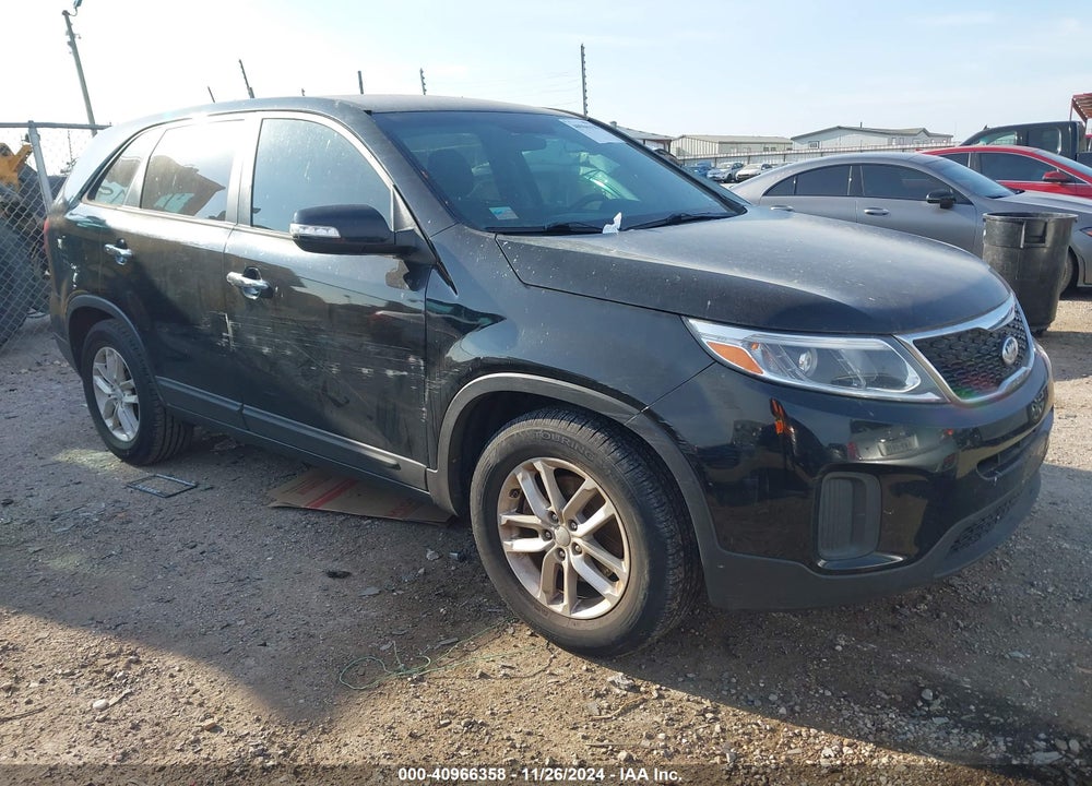 2014 KIA SORENTO LX VIN: 5XYKT3A62EG539189