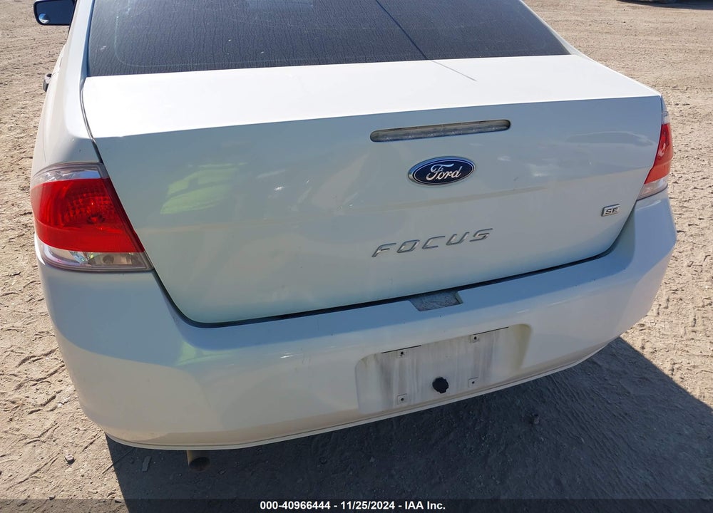 2011 FORD FOCUS SE VIN: 1FAHP3FN5BW121812