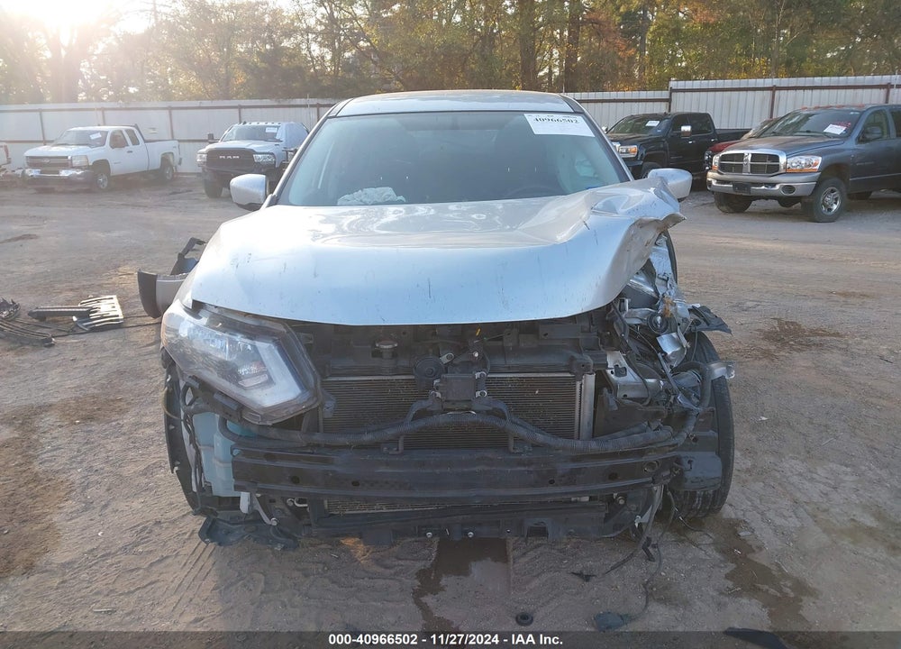 2018 NISSAN ROGUE S VIN: KNMAT2MT6JP546189