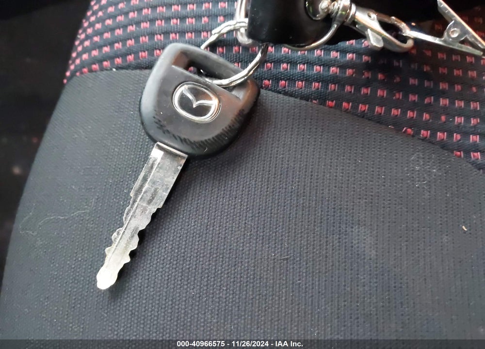 2004 MAZDA 3 S VIN: JM1BK343641160358