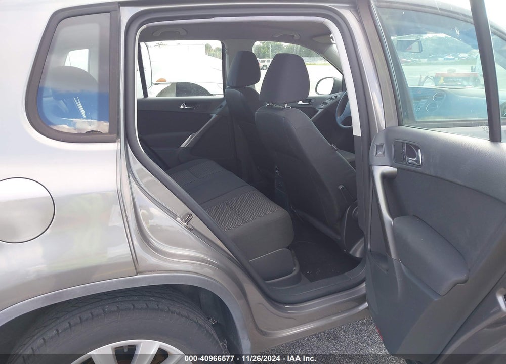 2009 VOLKSWAGEN TIGUAN VIN: WVGAV75N19W538182