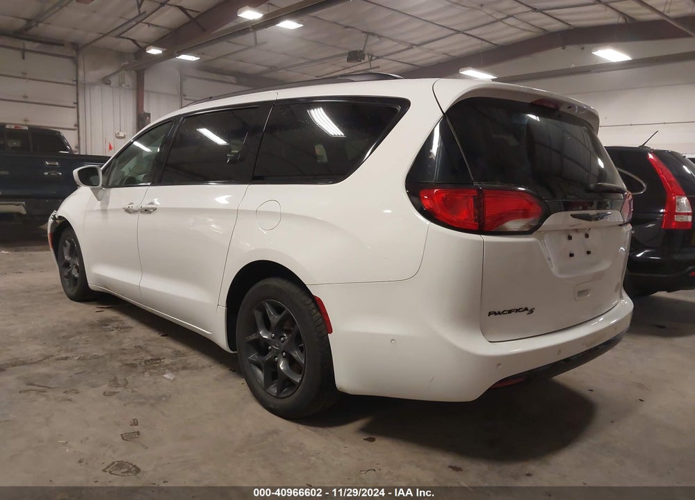 2020 CHRYSLER PACIFICA TOURING L PLUS VIN: 2C4RC1EG0LR239620